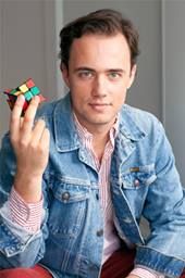 Ian Scheffler is an author and a Rubik’s speedcuber. 