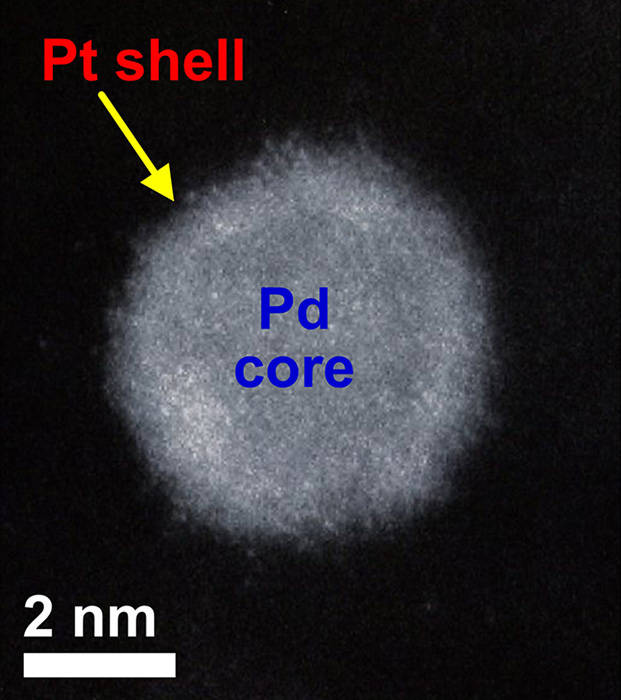 Electron microscope image of new catalyst structure showing a single layer of platinum coating a palladium nanoparticle.